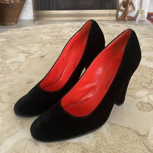Robert Clergerie Paris Black Velvet Pumps - Picture 2 of 12